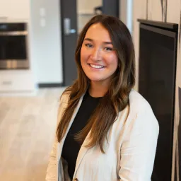 Headshot of Talia Simonett